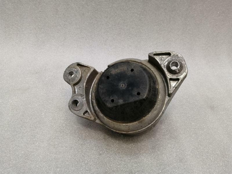 MERCEDES-BENZ Mercedes C43 AMG W205 Left Engine Mount A2052404900 Engine Mount Left M276r