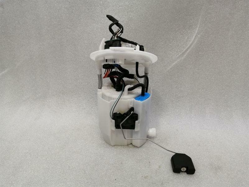 Mercedes C43 AMG W205 Fuel Pump Electric A2054704900 Fuel Pump M276