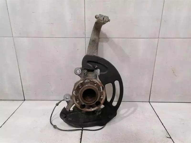 Mercedes SL R231 right front hub A2313320801 wheel bearing housing front right