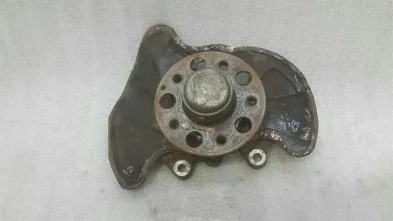 Mercedes SLK R171 Left Front Hub A2043320101 Wheel Bearing Housing Front Li