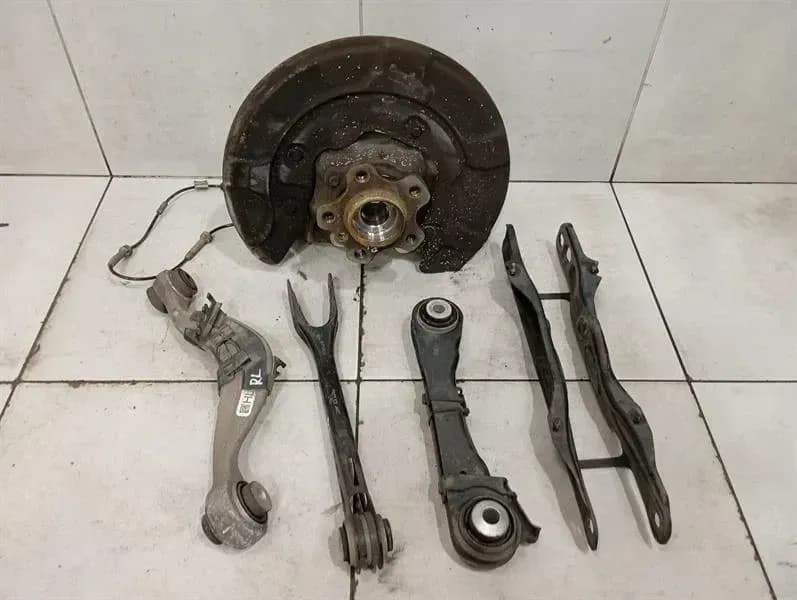 BMW BMW 7 Series G11 Left Rear Hub 6865661 SET SET Wheel Bearing Housing Rear Left