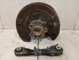 BMW BMW 7 Series G11 Right Rear Hub 6865662 Wheel Bearing Housing Rear Right — thumbnail 1