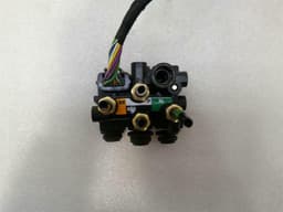 LAND ROVER Land Rover Range Rover L405 Air suspension valve CPLA-5B710-BC valve block — thumbnail 7