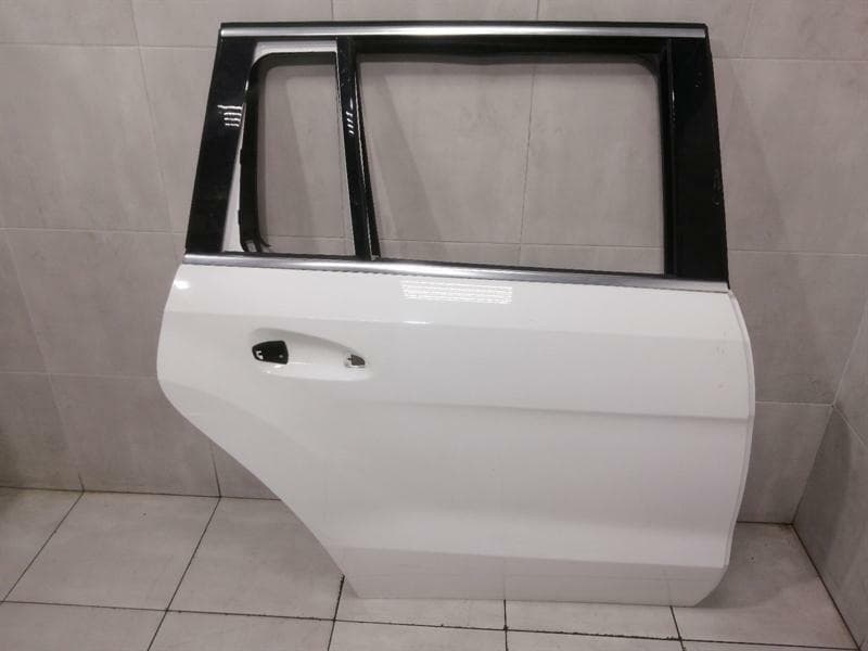 Mercedes GLS 350D right rear door A1667300405 door rear right
