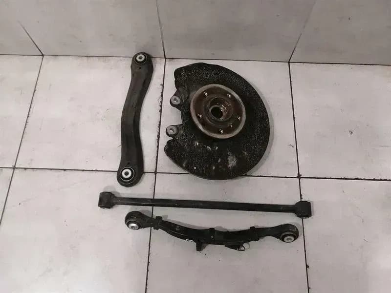 Mercedes GLS 350D Right Rear Hub A1663500508 Wheel Bearing Housing Rear Right Set