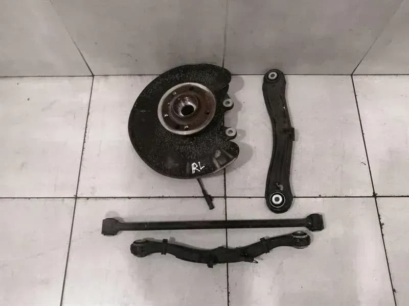 Mercedes GLS 350D Left Rear Hub A1663500408 Wheel Bearing Housing Rear Left Set