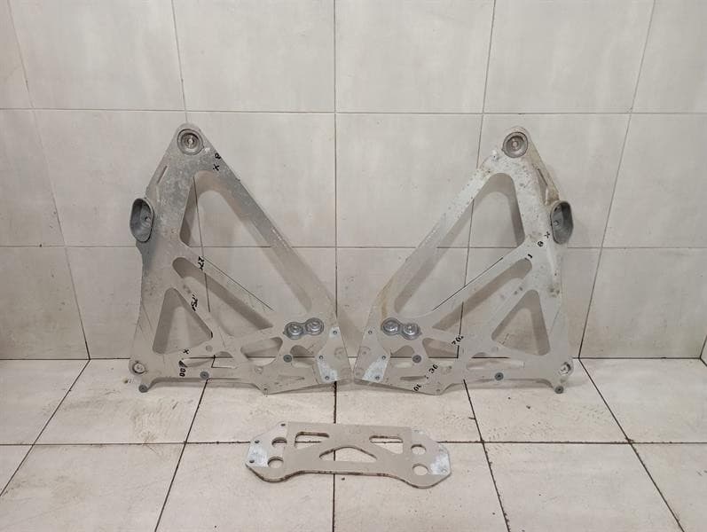 BMW BMW 4 M4 G82 G22 rear holder bracket set 33 30 9504174 holder carrier rear sat