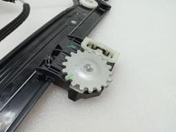 BMW BMW 4 M4 G82 G22 Right Front Door Winder 5A071C4 Window Regulator Front Right — thumbnail 6