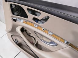 MERCEDES-BENZ MERCEDES S W222 DOOR CARD RIGHT A2227207800 LEATHER RHD 8R01 ESPRESSO BROWN — thumbnail 4
