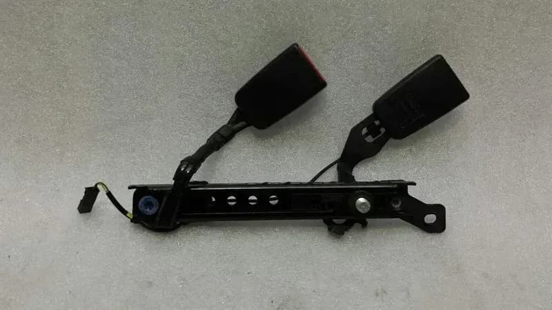 Mercedes S W221 belt buckle rear right A2218601269 belt buckle rear right