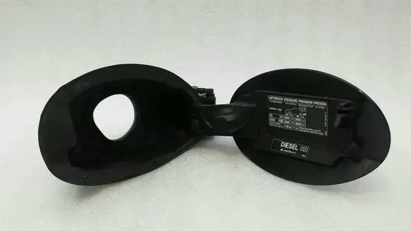 MERCEDES-BENZ Mercedes E Class W207 Fuel Cap A2076300167 Diesel Fuel Flap