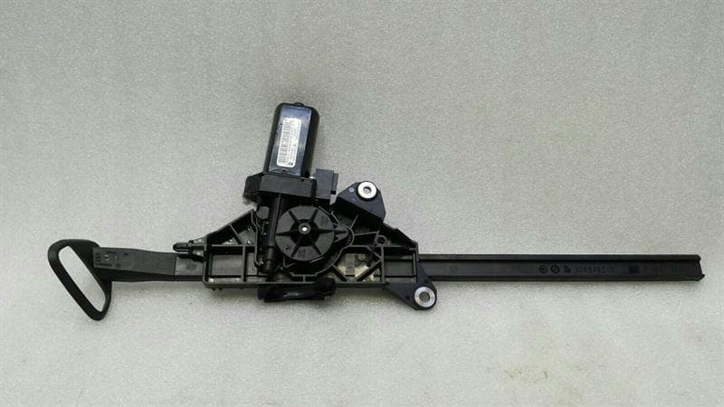 Mercedes E Class W207 Right Seat Belt Feeder A2078600282 Belt Retainer Right