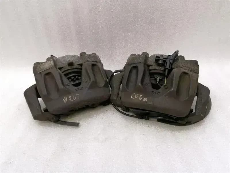 Mercedes E Class W207 Front Caliper Set A2044213581 Front Brake Caliper Set