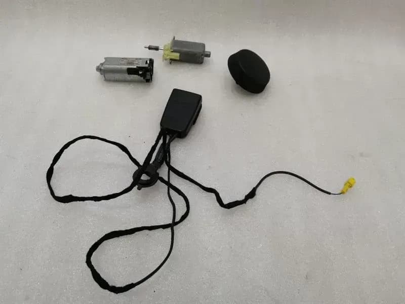 MERCEDES-BENZ Mercedes E W207 FLH seat belt buckle A2058601369 front left seat belt buckle
