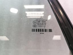 MERCEDES-BENZ Mercedes E W207 right rear quarter glass A2076700410 door window 1/4 rear right — thumbnail 3