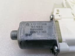 MERCEDES-BENZ Mercedes GLS X166 door window motor A1669060201 window regulator motor front left — thumbnail 6