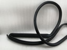 MASERATI MASERATI QUATTROPORTE VI M156 Front Right Door Seal 670030422 Door Seals Re — thumbnail 3