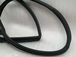 MASERATI MASERATI QUATTROPORTE VI M156 Rear Right Door Seal 670030424 Türdichtungen Re — thumbnail 2