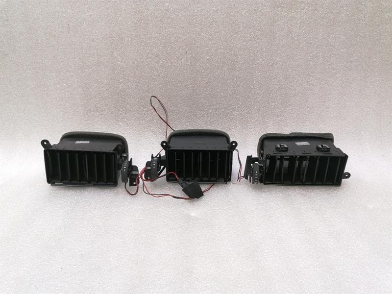 MASERATI MASERATI QUATTROPORTE VI M156 Air Vent Set 673001090 Vent Nozzle Vent Grille