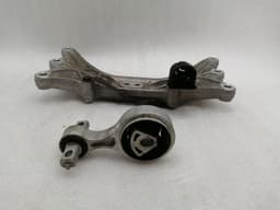 MASERATI MASERATI QUATTROPORTE VI M156 Gearbox mount 670001738 Transmission Holder — thumbnail 5