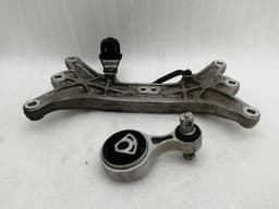 MASERATI MASERATI QUATTROPORTE VI M156 Gearbox mount 670001738 Transmission Holder — thumbnail 1