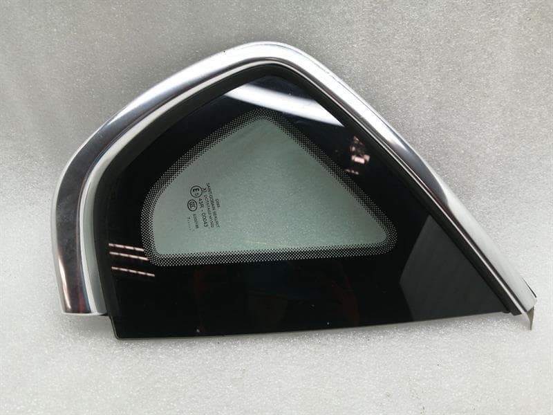 MASERATI MASERATI QUATTROPORTE VI M156 Right Rear Glass 673008989 Türscheibe ¼ Hinten Re