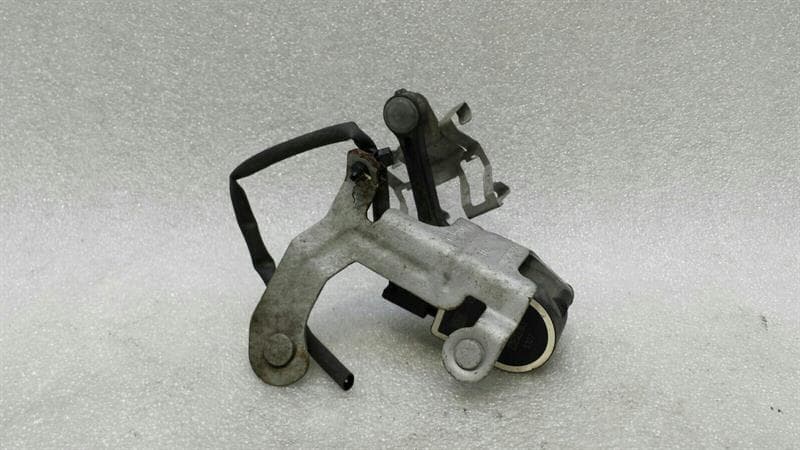 Mercedes E Class W238 Headlight Level Sensor Right A0009053704 Level Sensor