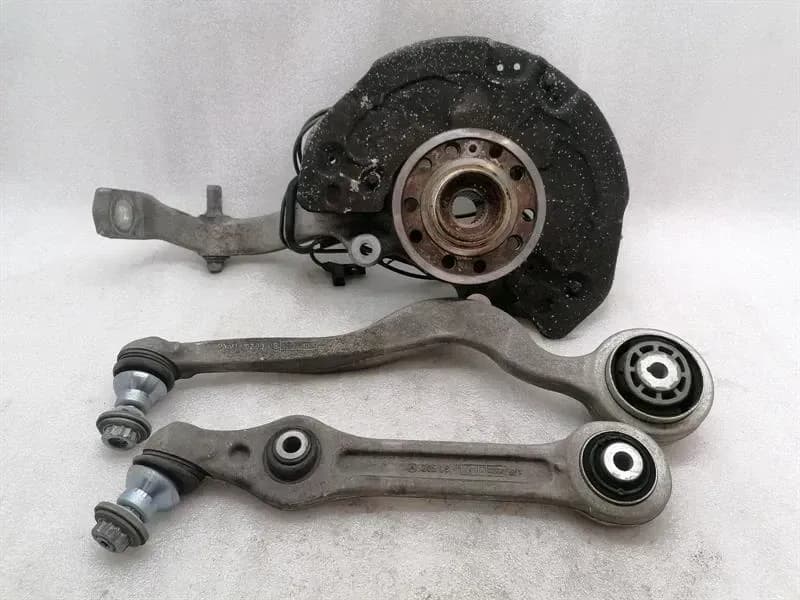 Mercedes E Class W238 Right Front Hub A2133325200 Wheel Bearing Housing Front Right