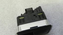 MERCEDES-BENZ Mercedes GLS X166 RLH seat switch A1668201210 seat switch rear left — thumbnail 3