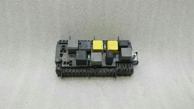 MERCEDES-BENZ Mercedes GLS X166 Fuse Box A1669068201 Fuse Box