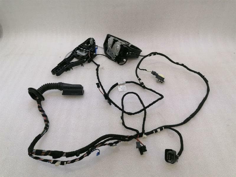 BMW M4 F82 left RHD door lock 7202145 door lock left RHD