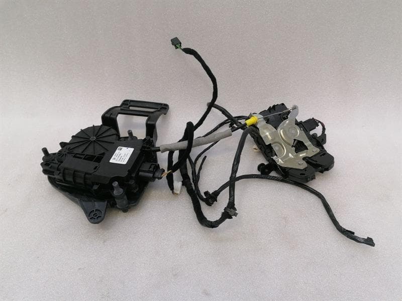 MASERATI Maserati Ghibli M157 boat lock 6701067880 tailgate lock