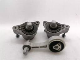 MASERATI Maserati Ghibli M157 Engine Mount Set 670038978 Engine Holder Set — thumbnail 1