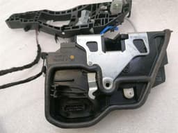 BMW BMW M4 F82 left RHD door lock 7202145 door lock left RHD — thumbnail 8