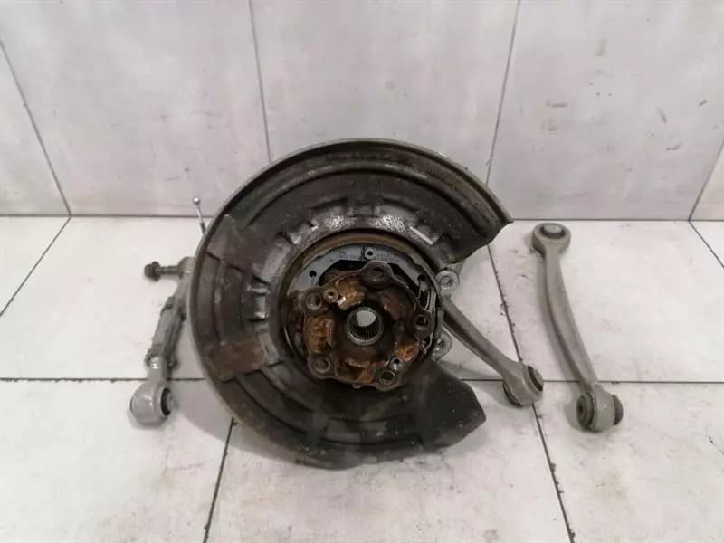 BMW M4 F82 Right Rear Hub 33302284796 Wheel Bearing Housing Rear Right