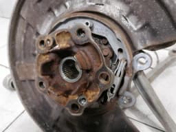 BMW BMW M4 F82 Right Rear Hub 33302284796 Wheel Bearing Housing Rear Right — thumbnail 2