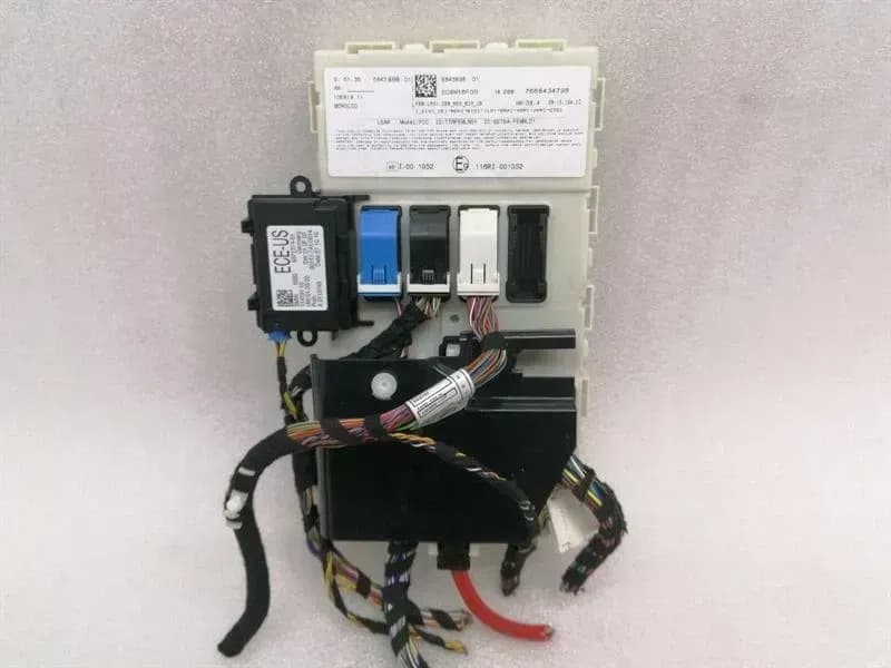 BMW BMW 3 Series M3 F80 Body Control Module 6843898 ECU BCM