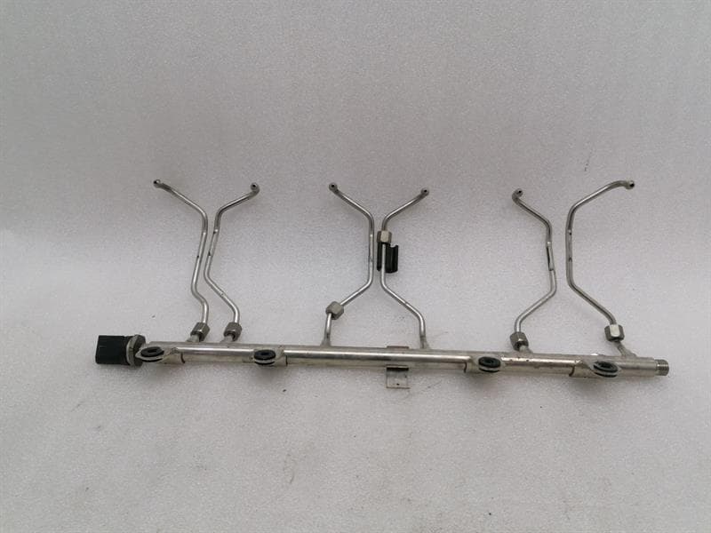 BMW BMW 3 Series M3 F80 Fuel Rail 7848363 Injection Strip Pipe Distributor
