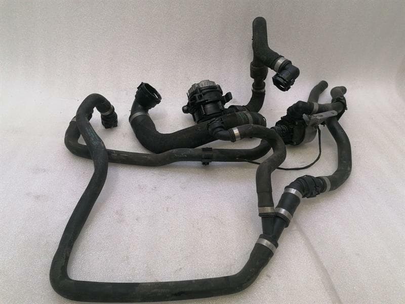 BMW BMW M4 F82 Additional Cooling PumpSET 8637953 Coolant Pump Pump SET