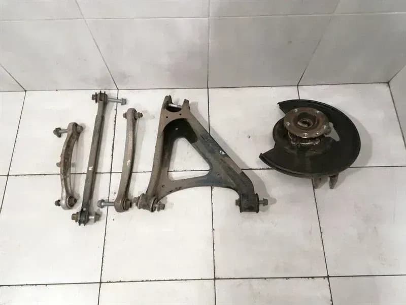 Porsche Cayenne 958 92A Left Rear Hub 95833161101 Wheel Bearing Housing Rear Left
