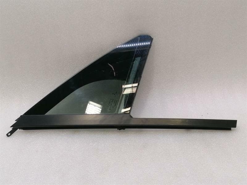 PORSCHE Porsche Macan 95B Right Front 1/4 Glass 95B845114 Door Panel 1/4 Front Right