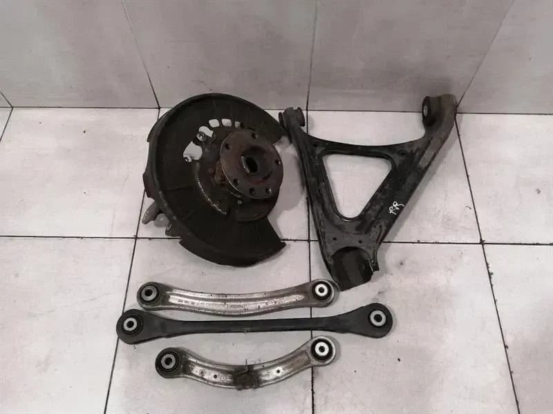Porsche Cayenne 958 92A Right Rear Hub 95833161201 Wheel Bearing Housing Rear Right
