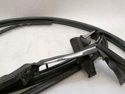 ASTON MARTIN ASTON MARTIN VANTAGE V8 W/STRIP BARREL 6G33-L51452-AF Convertible Seals — thumbnail 7