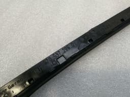 PORSCHE Porsche Panamera 970 FLH door seal 97053729501 seal window guide Vo Li — thumbnail 3