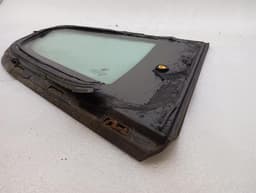 MASERATI Maserati Granturismo M145 left rear quarter glass 82076400 door window rear Li — thumbnail 4