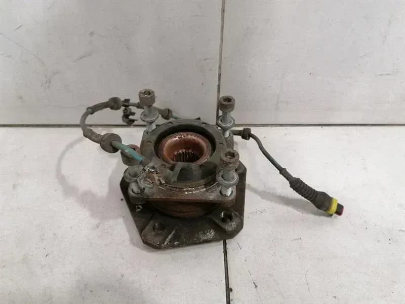 Maserati Granturismo M145 Left Rear Hub 980139918 Wheel Bearing Housing Rear Left