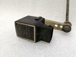 MASERATI Maserati Quattroporte M139 FLH Level Sensor 0307865007 Level Control Front L — thumbnail 4
