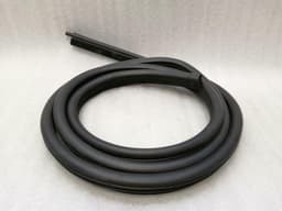 MASERATI Maserati Quattroporte M139 FRH Door Seal 81457000 Door Seals Front Right — thumbnail 1