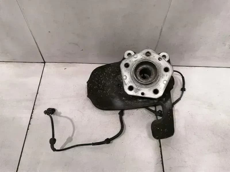 Maserati Quattroporte Right Front Hub 28.8225.51 Wheel Bearing Housing Front Right