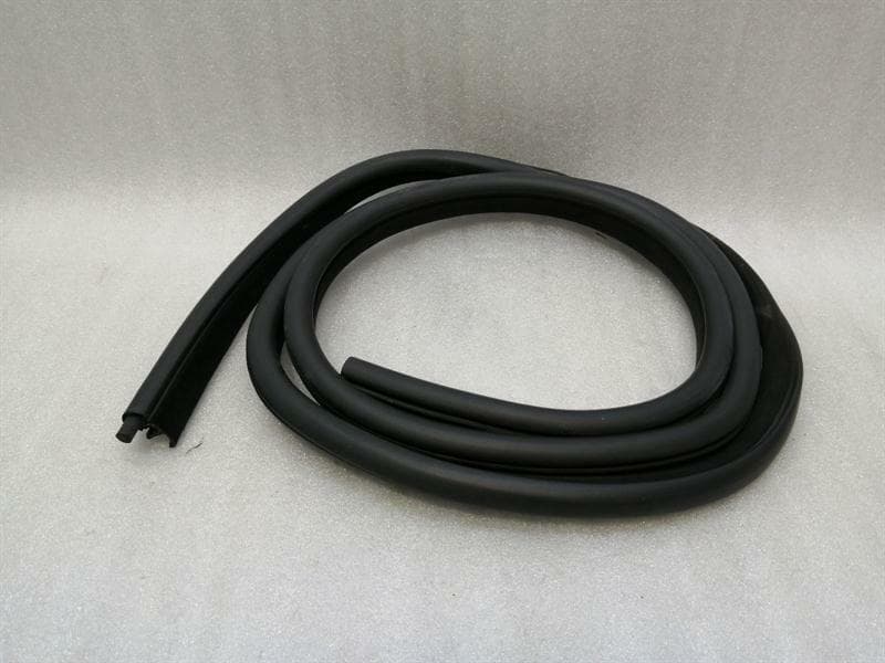 MASERATI Maserati Quattroporte M139 RRH door seal 81457200 door seals rear right
